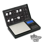 Geöffnete digitale Myco MZ Miniscale Präzisionswaage mit Edelstahlplatte und blauem LCD-Display