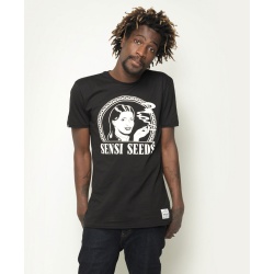 Mann trägt schwarzes Original Logo T-Shirt, das die mysteriöse Kollektion seltener Samen repräsentiert