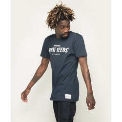 Junger Mann trägt marineblaues Original Sports T-Shirt aus Baumwolle, Regular Fit mit kurzen Ärmeln