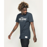 Junger Mann trägt marineblaues Original Sports T-Shirt aus Baumwolle, Regular Fit mit kurzen Ärmeln