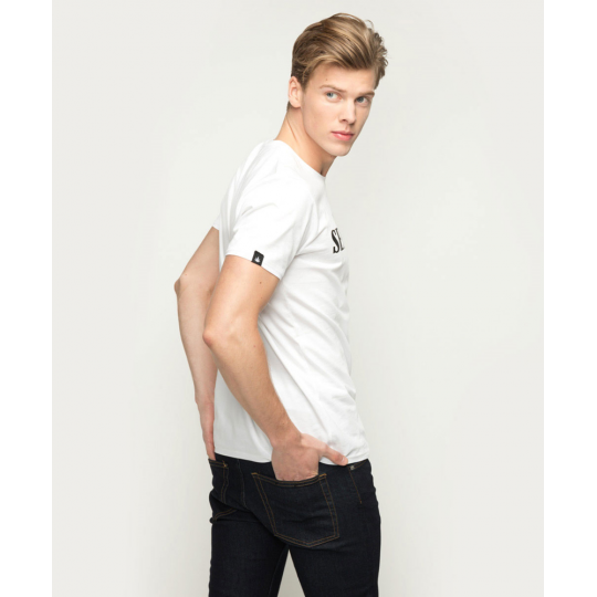 Junger Mann trägt weißes Original Sports T-Shirt aus Baumwoll-Polyester, ergonomischer Regular Fit
