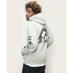 Mann trägt grauen Original Hoodie mit vintage Grafikdesign, lässiger Streetwear-Stil