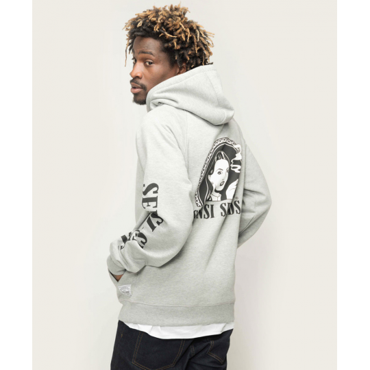 Mann trägt grauen Original Hoodie mit vintage Grafikdesign, lässiger Streetwear-Stil