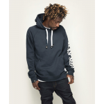 Junger Mann trägt marineblauen Original Hoodie mit weißer Kordel und Kängurutasche, lässig