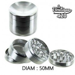 Curved 50 Silver Grinder aus eloxiertem Aluminium 50mm mit Pollenfänger und inklusiver Spatel