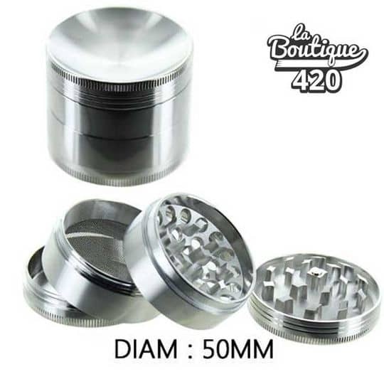Curved 50 Silver Grinder aus eloxiertem Aluminium 50mm mit Pollenfänger und inklusiver Spatel