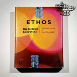 Offizielle Verpackung der feminisierten Big D Energy R1 Samen von Ethos Genetics mit farbigem orange- und mandarinrosa Design