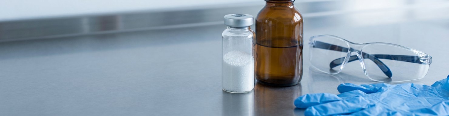 Cristaux de bornéol isolé et équipement de sécurité en laboratoire