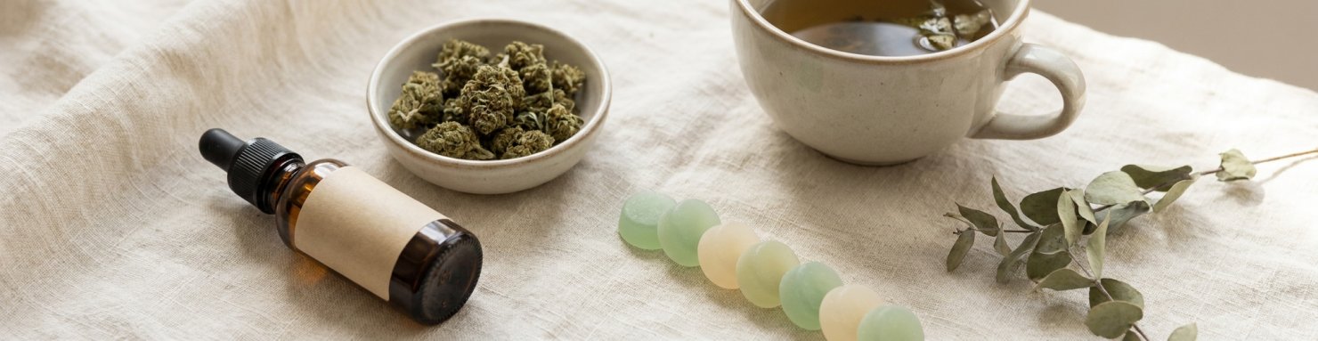 Différentes formes de CBD : huile, fleurs et gummies et leurs effets