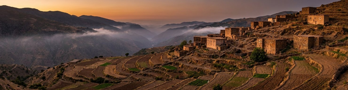 Vue panoramique des montagnes du Rif marocain et terroir d'altitude de Ketama