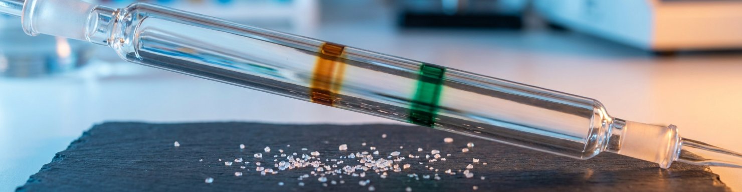 Mélange racémique et dédoublement des énantiomères par chromatographie chirale