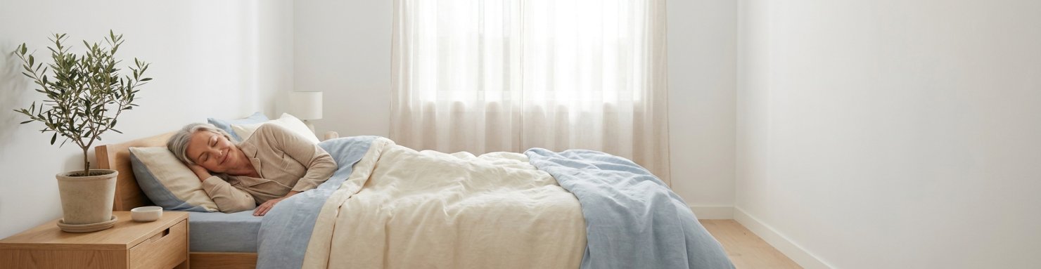 Chambre paisible évoquant un meilleur sommeil pendant la périménopause