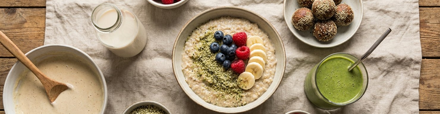 Smoothie et porridge à la protéine de chanvre, usages quotidiens en cuisine saine