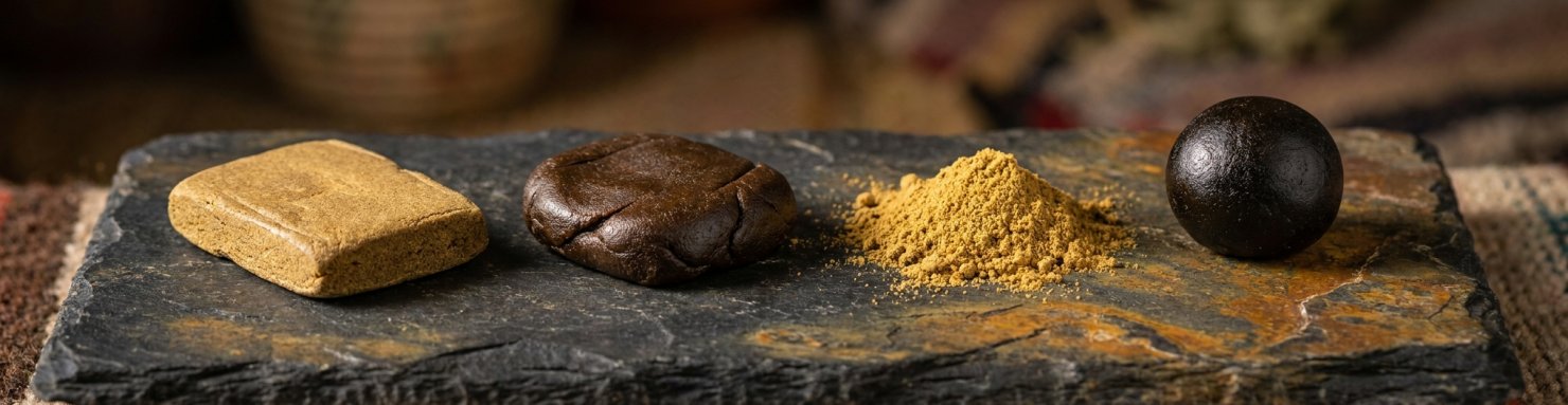 Différents types de haschich régional : marocain blond, afghan noir, libanais doré et charas indien
