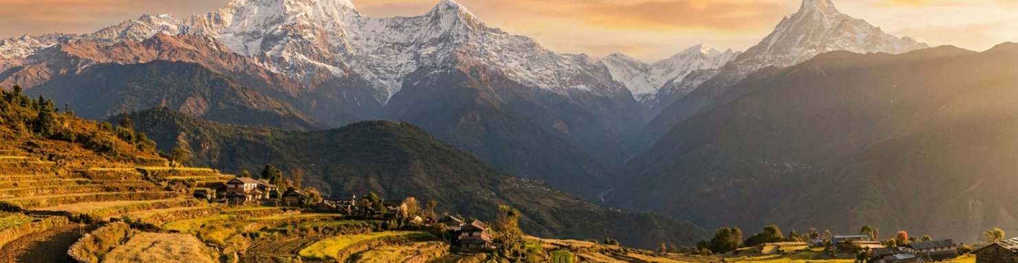 Vue panoramique des vallées himalayennes du Hindu Kush au Népal, terroirs des landraces ancestrales